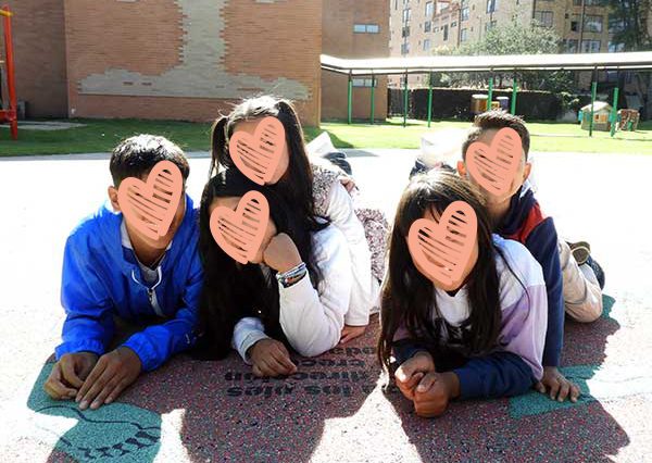 Five siblings are posed for a photo