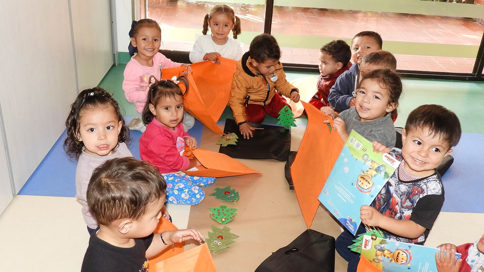 children in Colombia celebrate Christmas with crafts